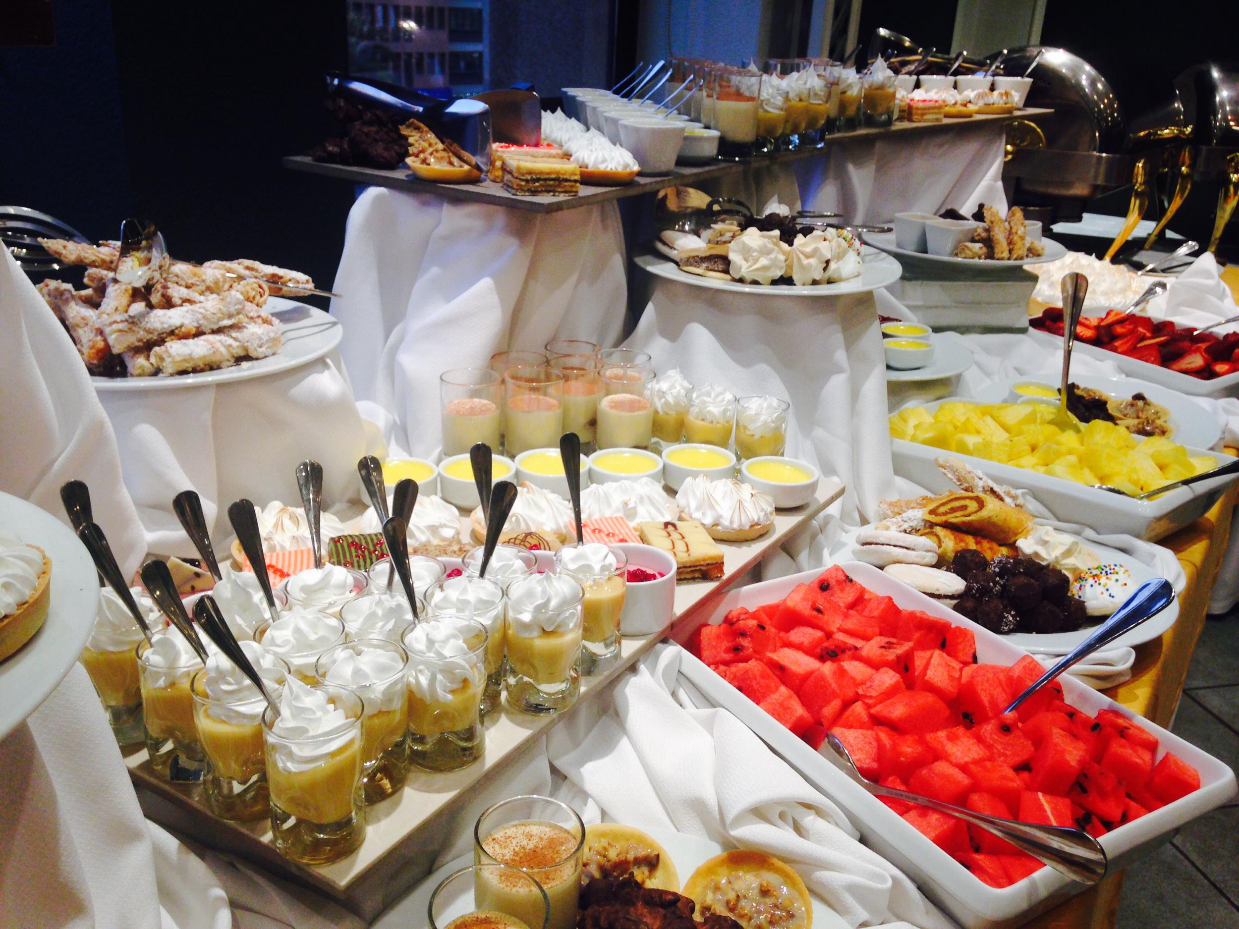 Hotel Regal Pacific Santiago de Chile Exterior foto A dessert buffet