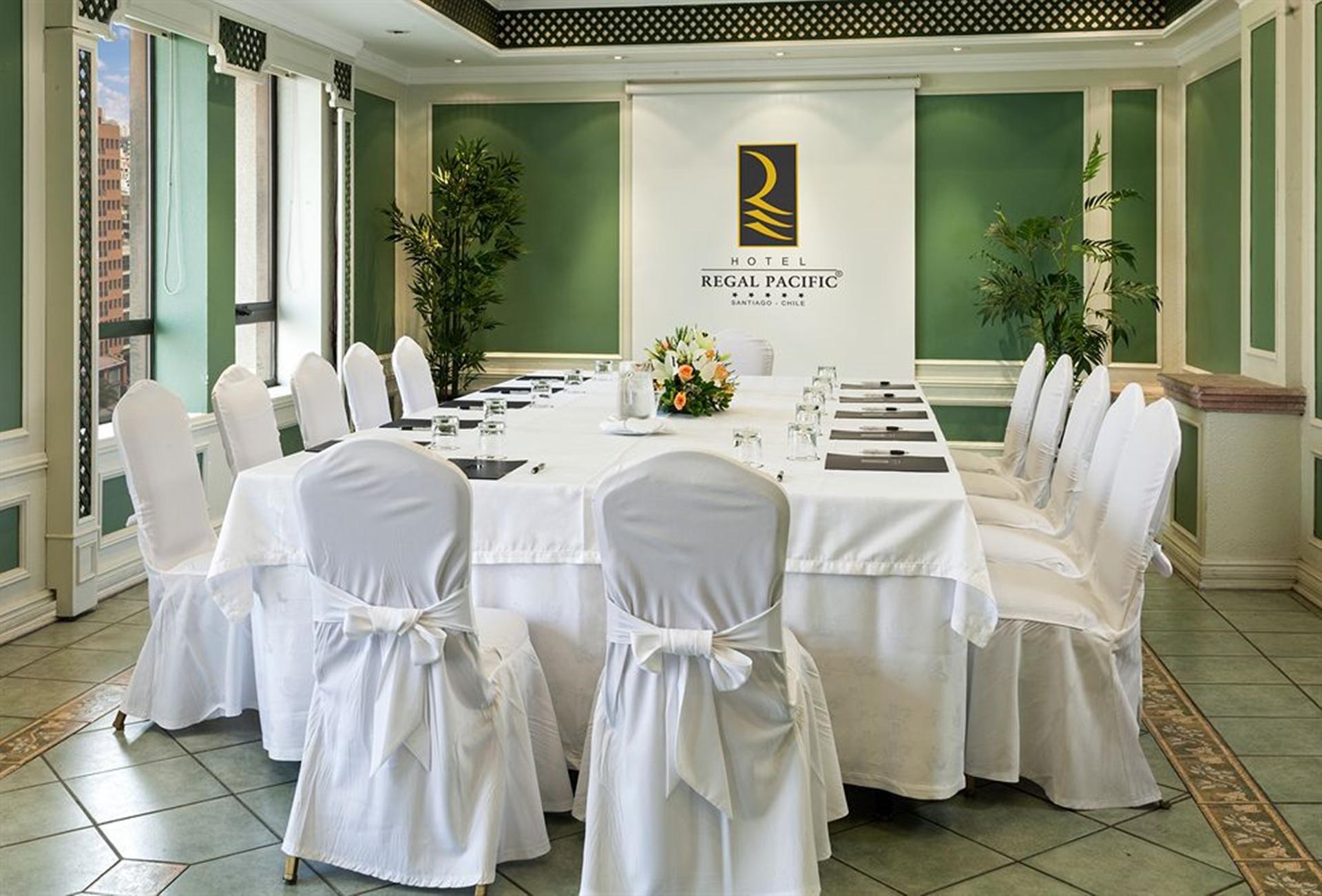 Hotel Regal Pacific Santiago de Chile Exterior foto A meeting room at the Royal Pacific Hotel