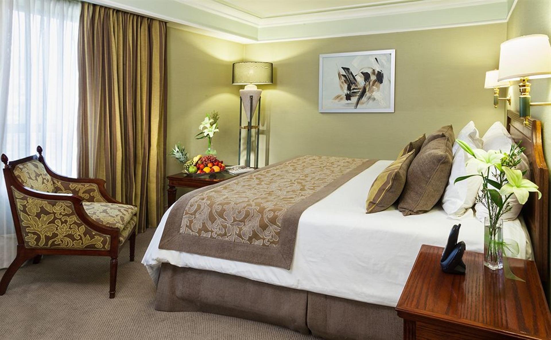 Hotel Regal Pacific Santiago de Chile Exterior foto A bedroom at the InterContinental London