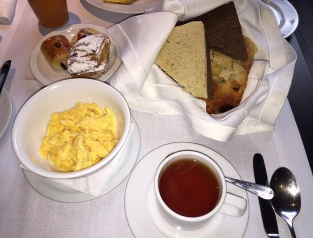 Hotel Regal Pacific Santiago de Chile Exterior foto A typical breakfast at the restaurant